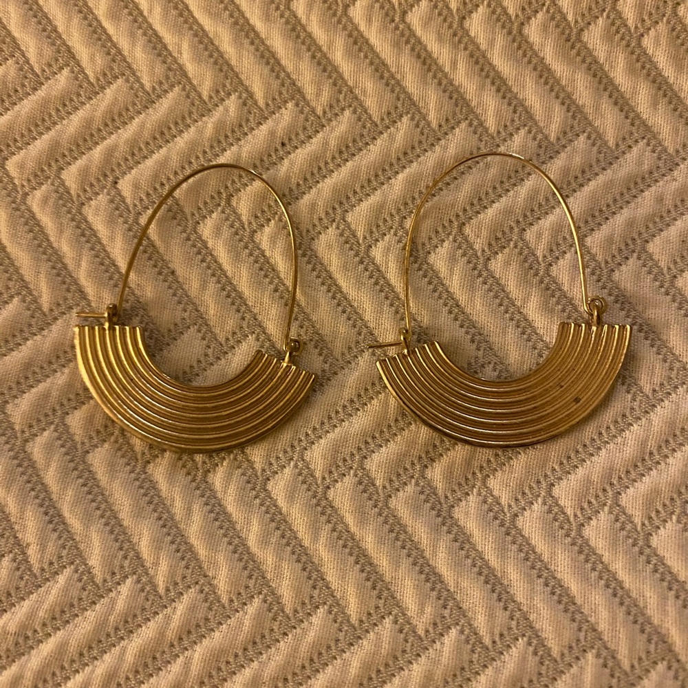 Elegant Gold Hoop Earrings